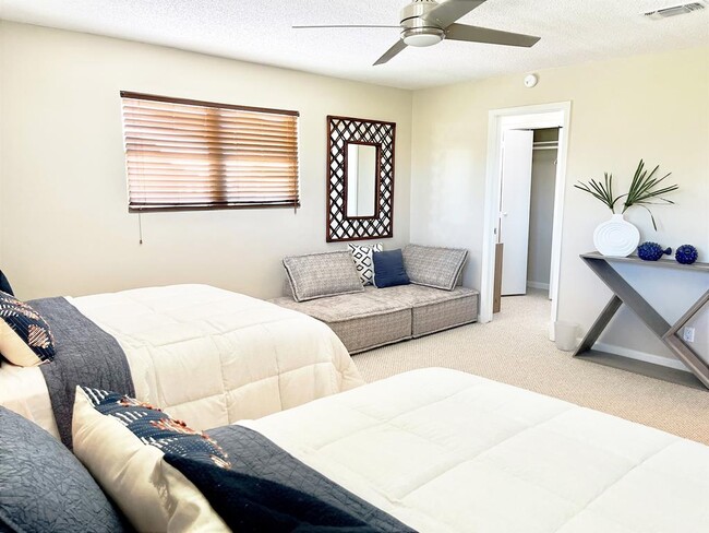 Building Photo - 602 N Shore Dr E