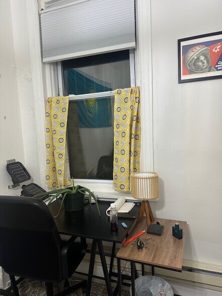 Building Photo - 323 S 46th St