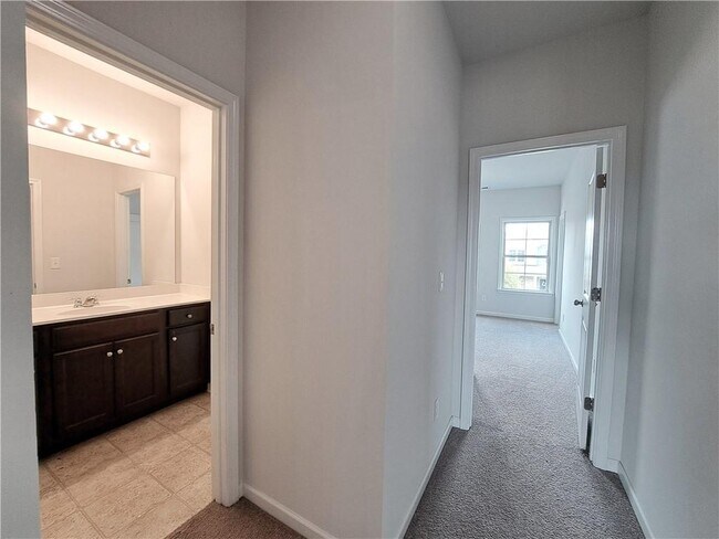 Building Photo - 3329 Long Creek Dr