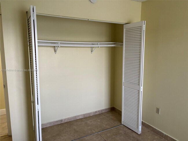Building Photo - 1350 SW 122nd Ave