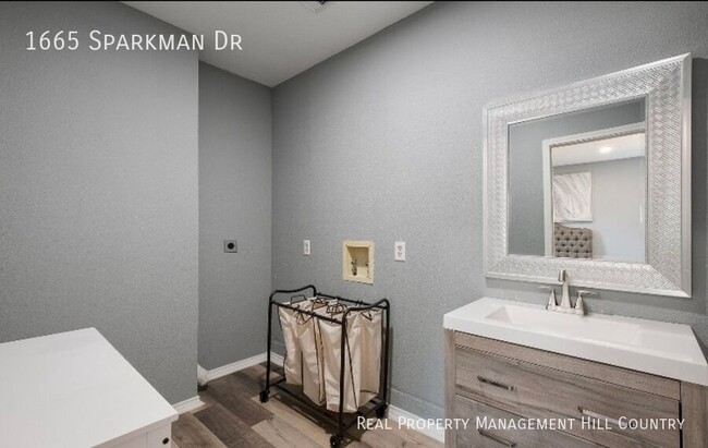 Building Photo - 1665 Sparkman Dr