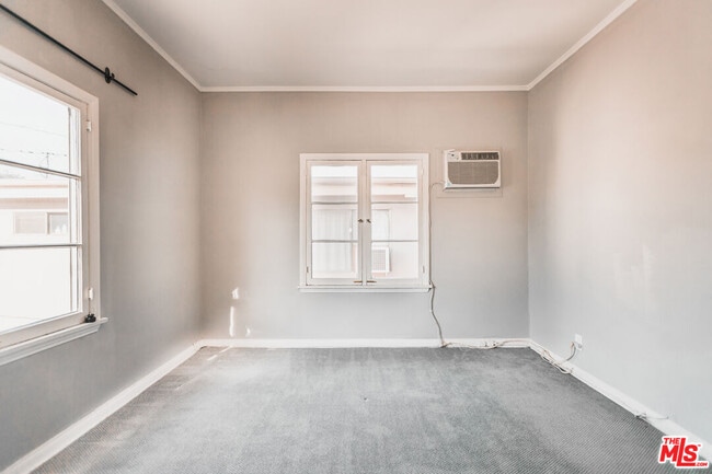 Building Photo - 817 Westmount Dr
