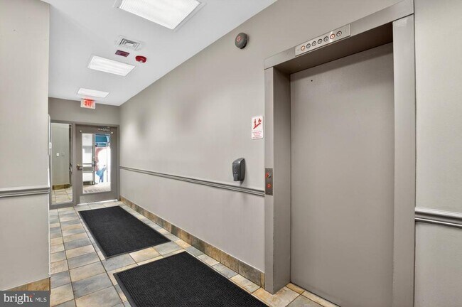 Building Photo - 825 N 29th St