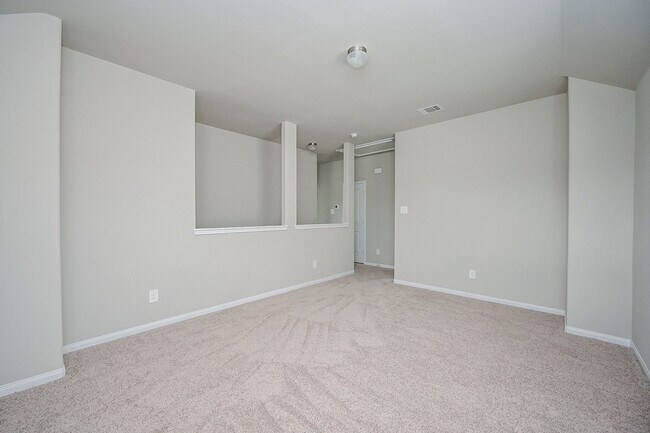 Building Photo - 2710 Hoffman Ln