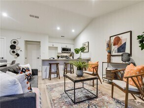 Building Photo - Awesome 1 bedroom/1 bath condo in a perfec...