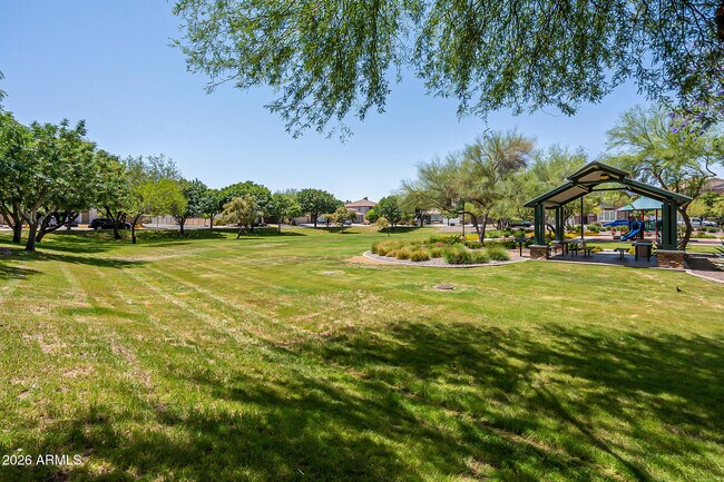 Building Photo - 2250 E Wayland Dr