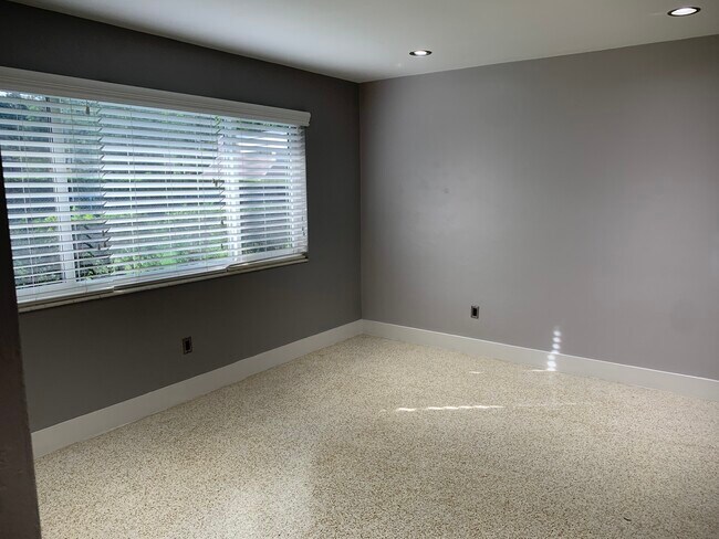 Building Photo - 10790 SW 88th Ave