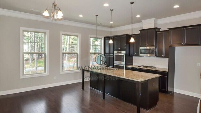Building Photo - A beautifully designed townhome in the heart of Dunwoody