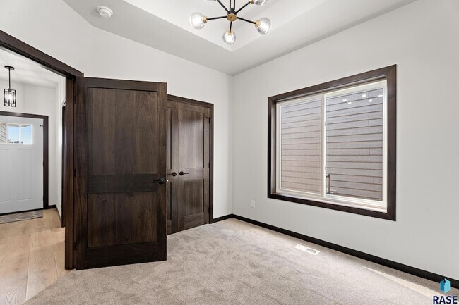 Building Photo - 1107 S Foss Ave