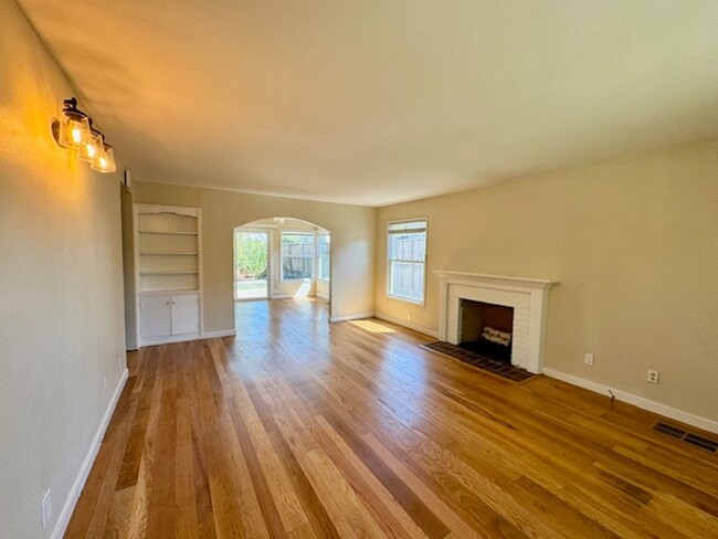 Building Photo - Charming single level home in Walnut Creek...