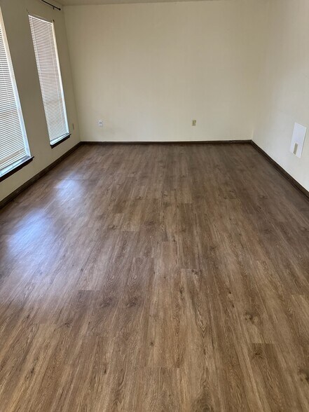 Family Room - 3030 Congress Blvd