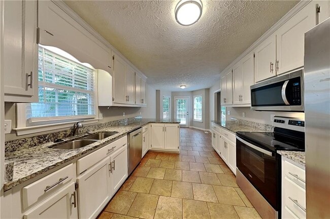Building Photo - 501 Brooksdale Dr