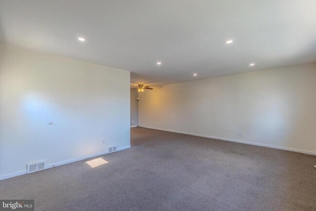 Building Photo - 8124 Langdon St