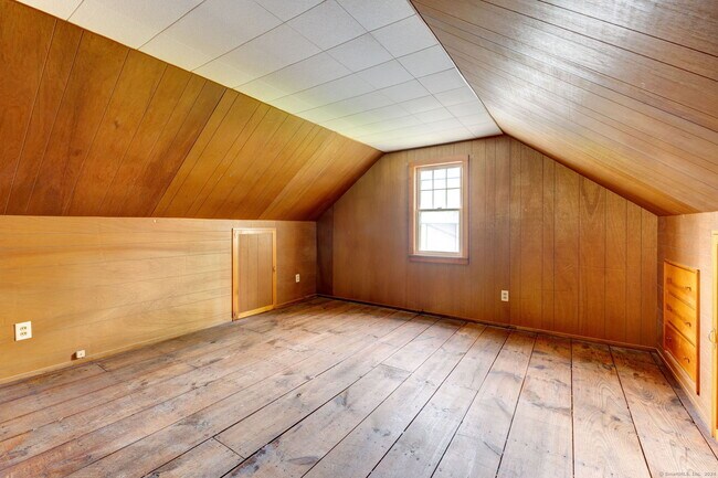 Building Photo - 40 Mortimer St