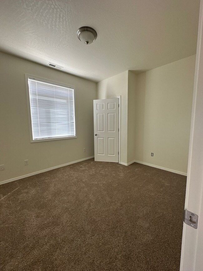Building Photo - 5096 Larch Ln