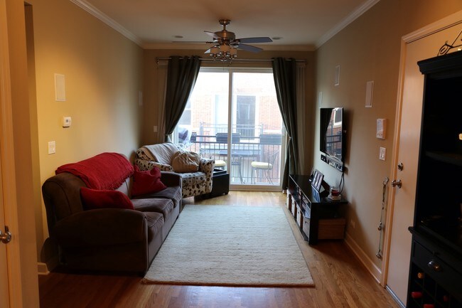 Primary Photo - 3705 N Kenneth Ave