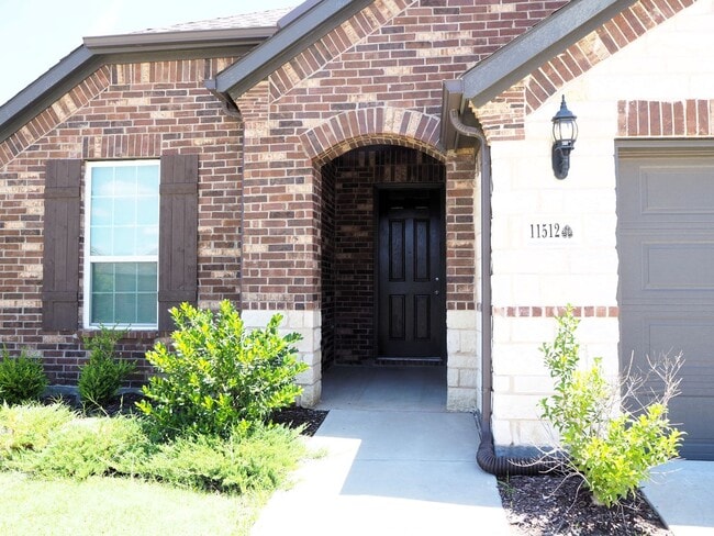 Building Photo - Must See 4 Bed 3 Bath Home in Aubrey