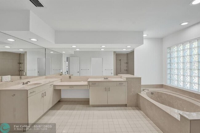 Building Photo - 2622 NW 49th St