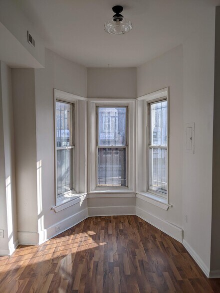 Bay windows - 1912 9th St NW