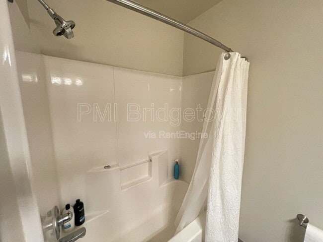 Building Photo - 1723 NW Wonderview Ave