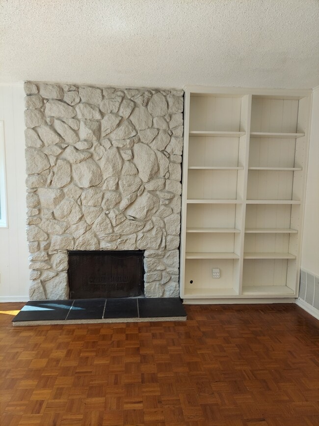 Building Photo - 15702 Sunburst Ln