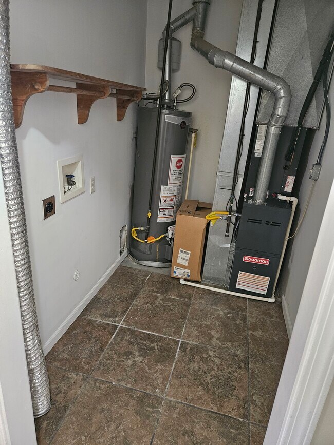 Building Photo - 2006 Rashid Ct