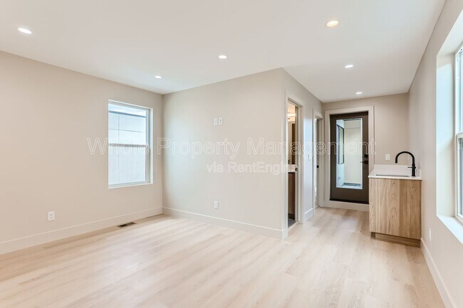 Building Photo - 2321 S High St