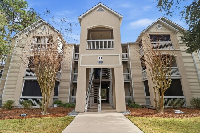 Building Photo - "Discover Coastal Comfort: Spacious 2-Bed, 2-Bath Condo at Summer House, Hilton Head Island!"