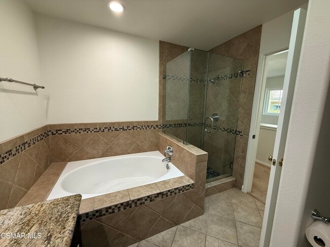 Building Photo - 5615 Roundtree Pl
