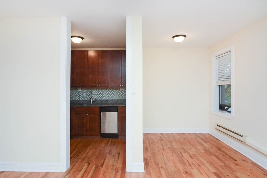 Building Photo - 4530 N Damen Ave