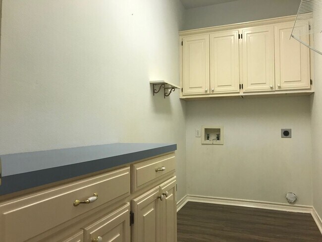 Building Photo - 3106 Silkwood Dr