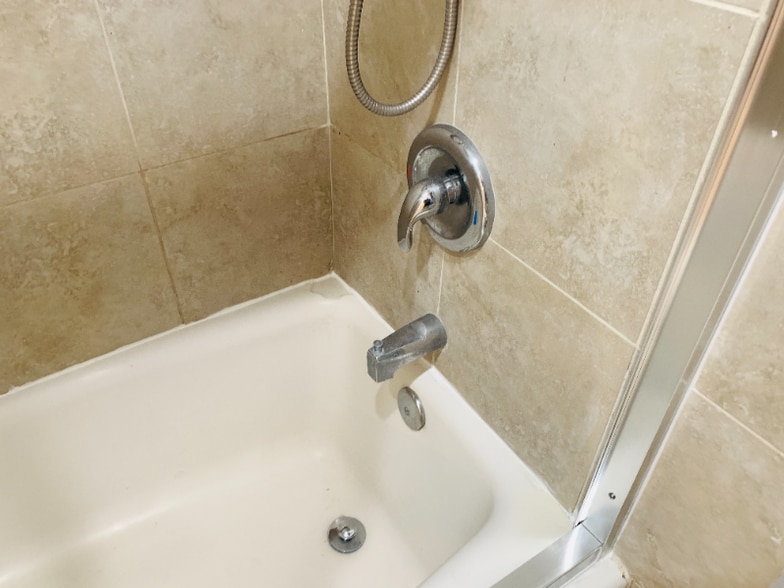 Building Photo - 1040 W MacArthur Blvd