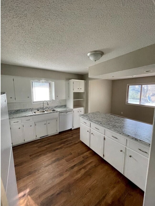 Building Photo - 2525 N Bleckley St