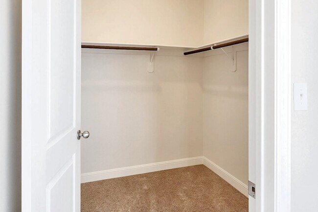 Building Photo - 292 Sunnyside Dr