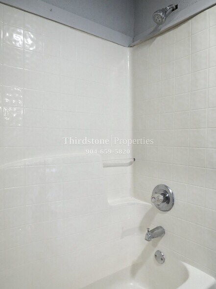 Building Photo - 1225 E 14th St