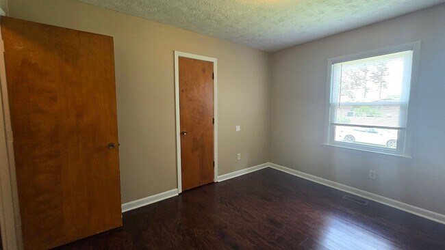 Building Photo - 650 E Raynor Dr