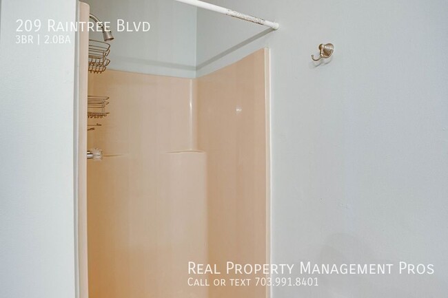 Building Photo - 209 Raintree Blvd