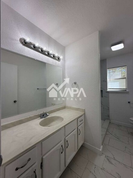 Building Photo - 6731 Cypress Lake Dr