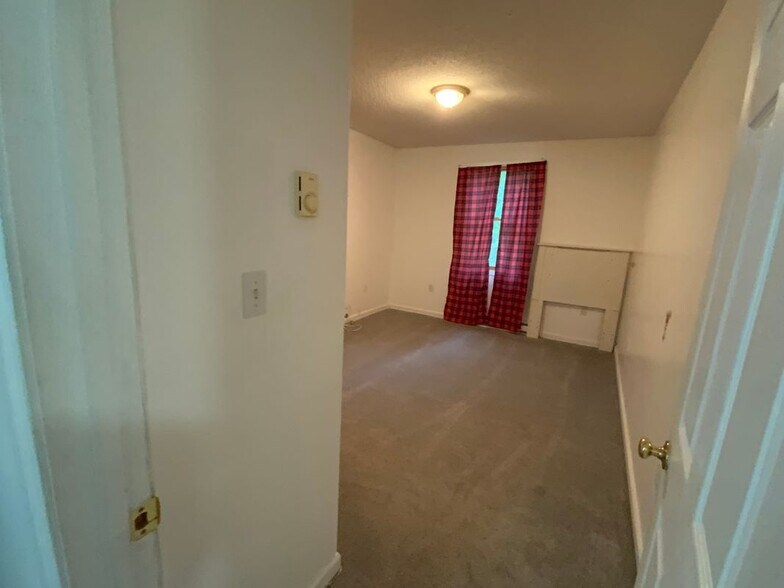 Building Photo - 50 Sunnyside Ave