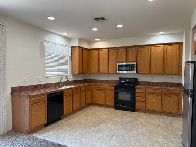 Building Photo - North Natomas 2 Story 3 Bedroom w/ Loft. 2 Car Attached Garage