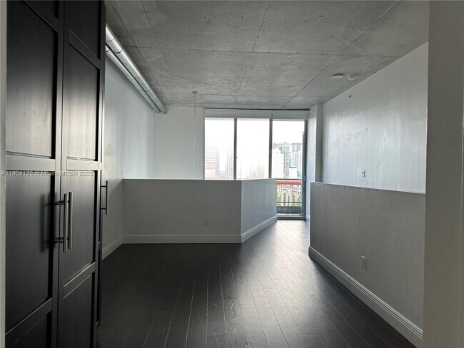 Building Photo - 690 SW 1st Ct