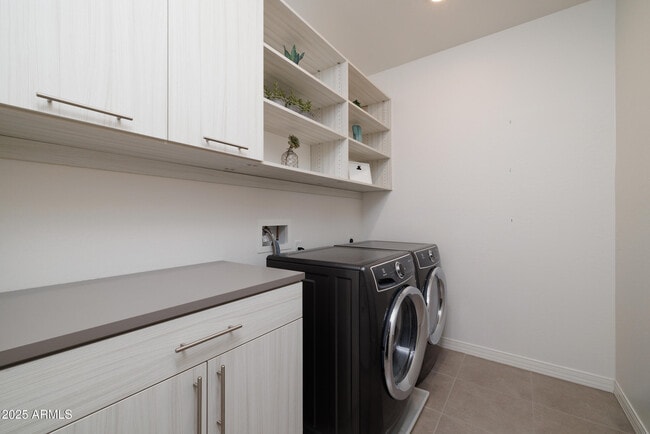 Building Photo - 7349 E Vista Bonita Dr