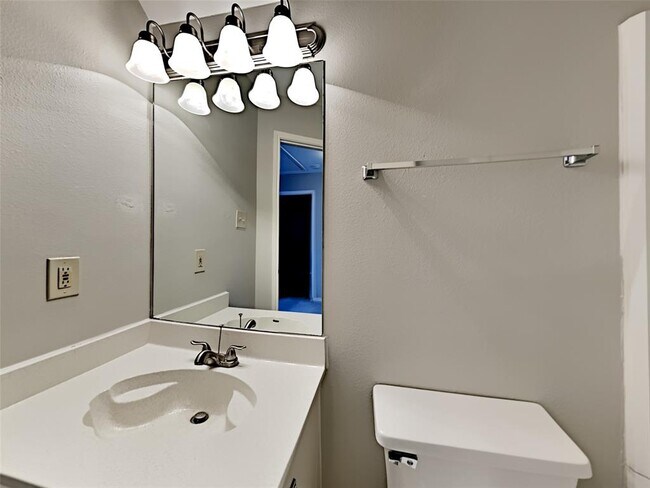 Building Photo - 6629 Queensclub Dr