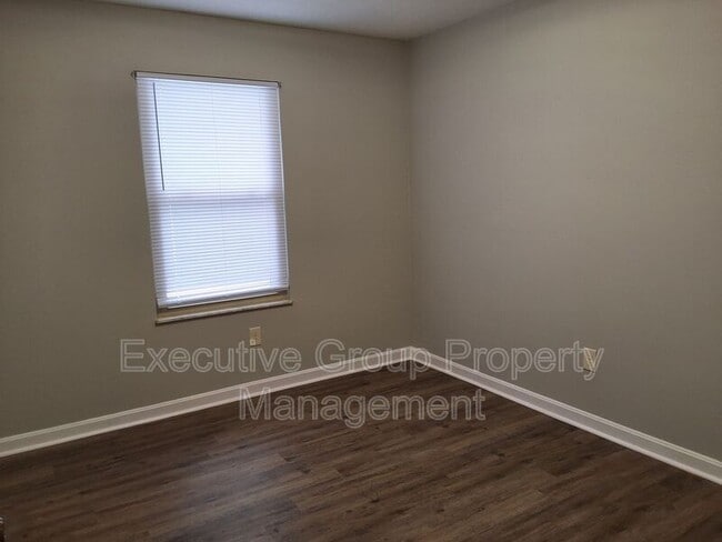 Building Photo - 1800 Preston St