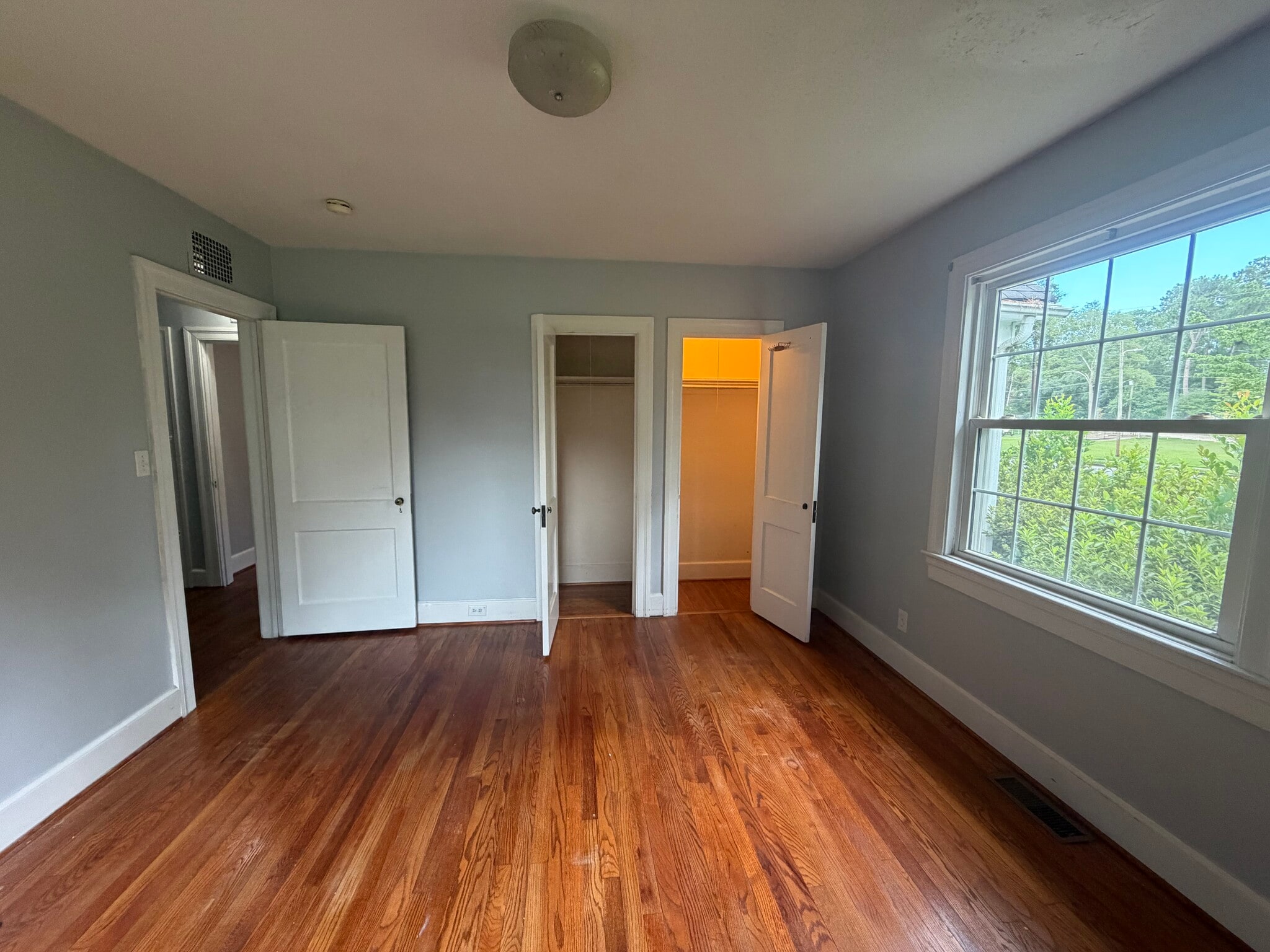 Building Photo - 905 Rountree Ave