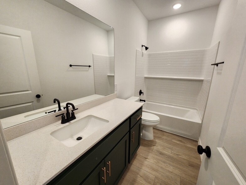 DOWNSTAIRS BATHROOM - 634 Redwood Way