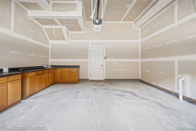 Building Photo - 420 Lewis Ct
