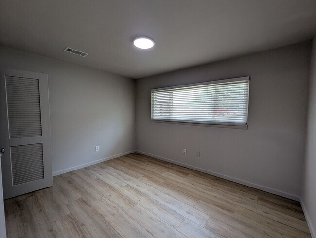 Building Photo - 110 Springtree Rd