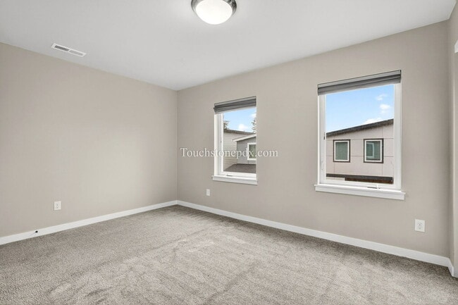 Building Photo - 3859 SE 92nd Ave