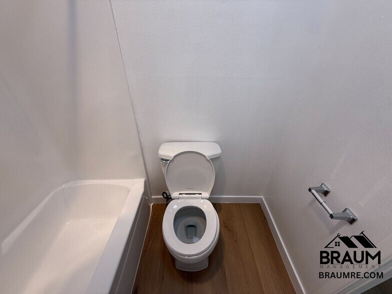 Building Photo - 5461 Kester Ave